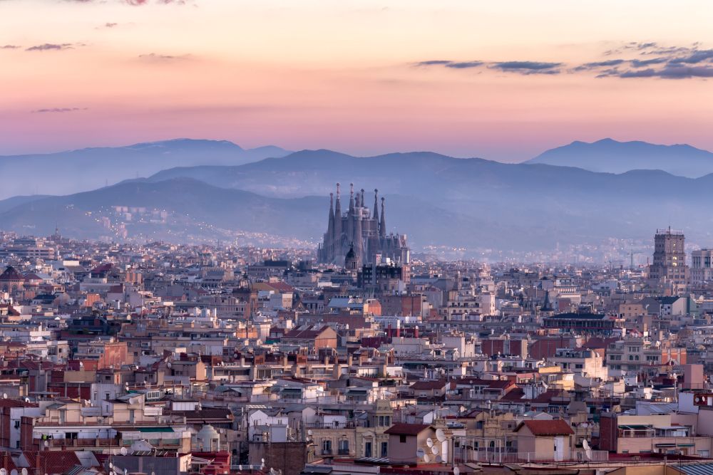 Vue panoramique de Barcelone au coucher du soleil