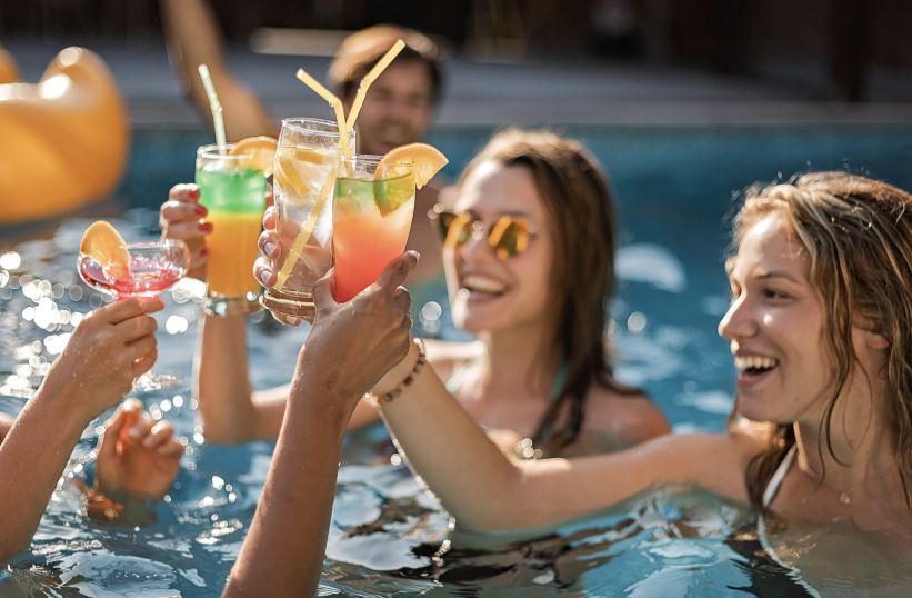 pool party barcelone evjf
